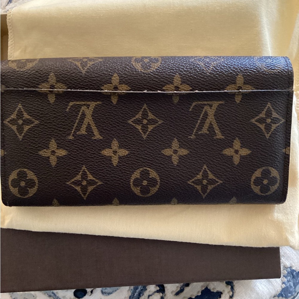 Louis Vuitton Sarah Wallet - Picture 13 of 16